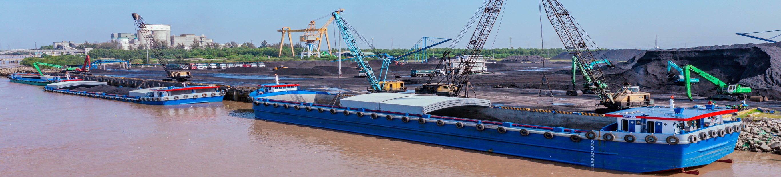 Đầu tư và kinh doanh dịch vụ cảng